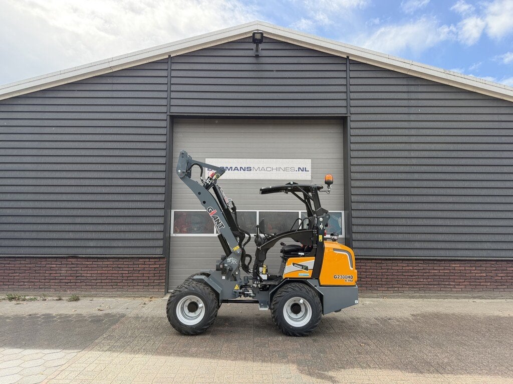 Giant G2300 X-TRA HD minishovel NIEUW €475 LEASE, Tobroco, Info@tobroco.nl, Sprendlingenstraat 57
5061 KM  Oisterwijk, NL, Wiellader of Shovel