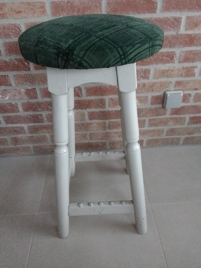 Handgemaakte houten kruk, Huis en Inrichting, Barkrukken, Ophalen, Gebruikt, 60 tot 90 cm, 1 kruk