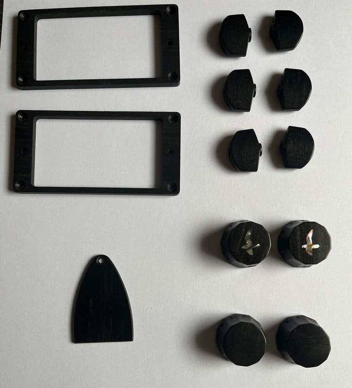 Lot boutons & pièces Ébène/Ivoroid pour PRS USA (Crazyparts), Musique & Instruments, Enlèvement ou Envoi, Comme neuf, Guitare électrique