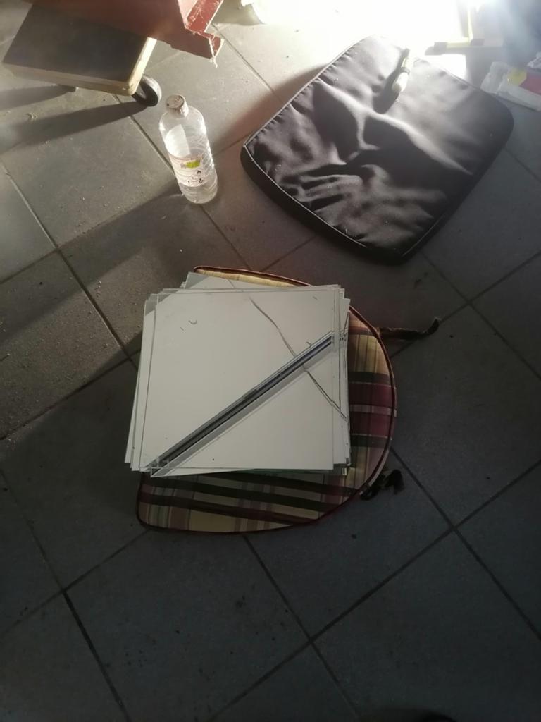 Gratis Vierkant Tegel Spiegels Spiegel, Huis en Inrichting, Ophalen, Zo goed als nieuw, Vierkant, Minder dan 50 cm