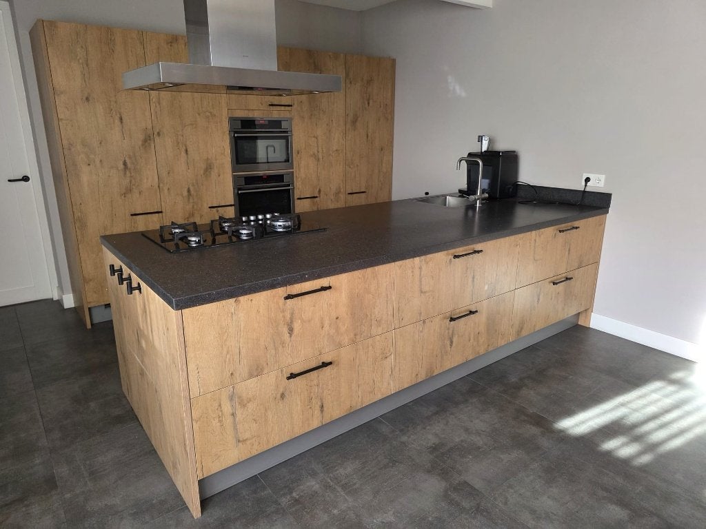 Moderne eilandkeuken +AEG apparatuur – Compleet GEDEMONTEERD, Huis en Inrichting, Overige kleuren, Overige typen, Ophalen of Verzenden
