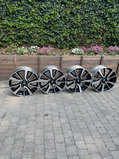originele velgen 4 stuks Nissan X-Trail 18 inch, Ophalen, 18 inch, Gebruikt, Velg(en)