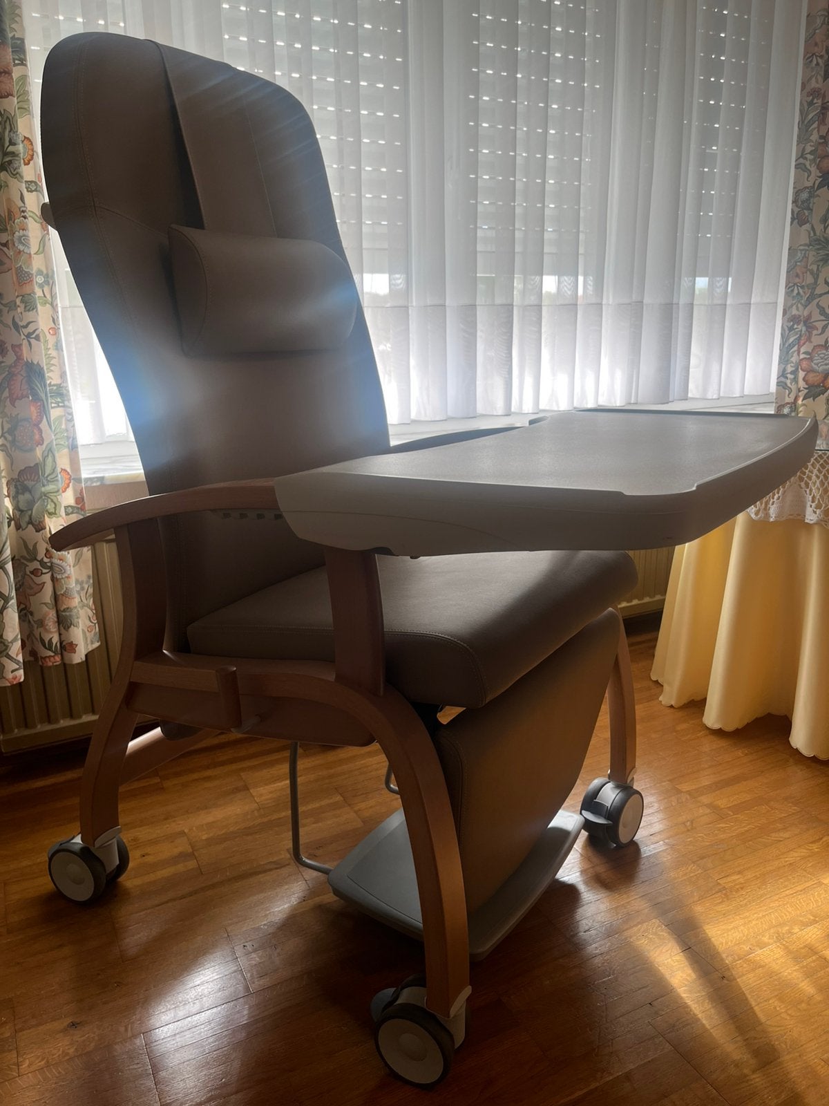Geriatrische zetel met voorzettafel, Enlèvement, Comme neuf, Une personne, Zorg