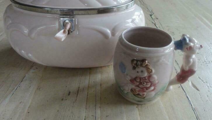 Vintage roze kinder beker / mokje, meisje met spiegel, Enlèvement ou Envoi