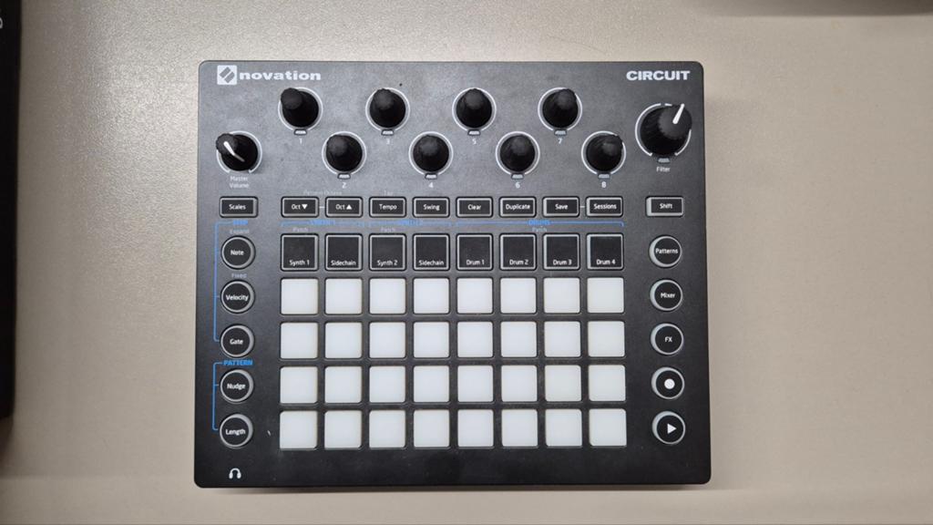 Novation Circuit, Muziek en Instrumenten, Midi-apparatuur, Ophalen