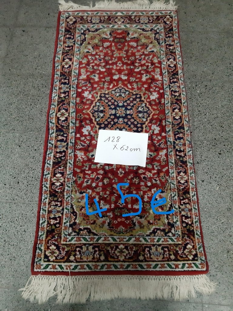 tapis divers, Enlèvement