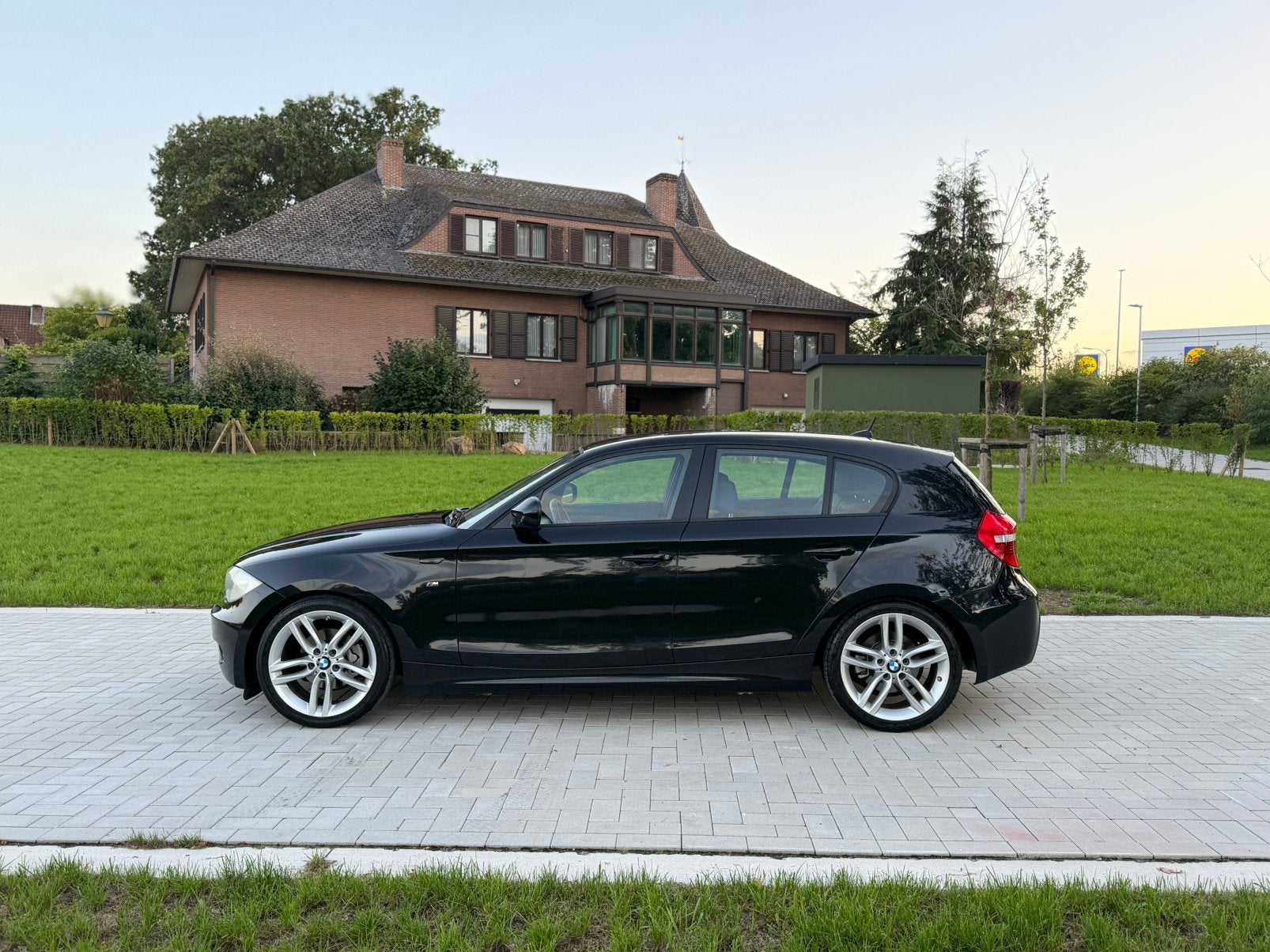 Bmw 118i 2011 M pakket blanco gekeurd, Autos, Cuir, Euro 5, Achat, Carnet d'entretien