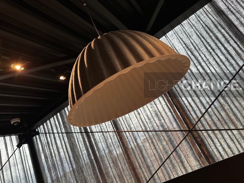 10x MUUTO UNDER THE BELL HANGLAMP groot 82 cm E27 led -75%, Huis en Inrichting, Ophalen, Zo goed als nieuw, Stof, High-end Lighting