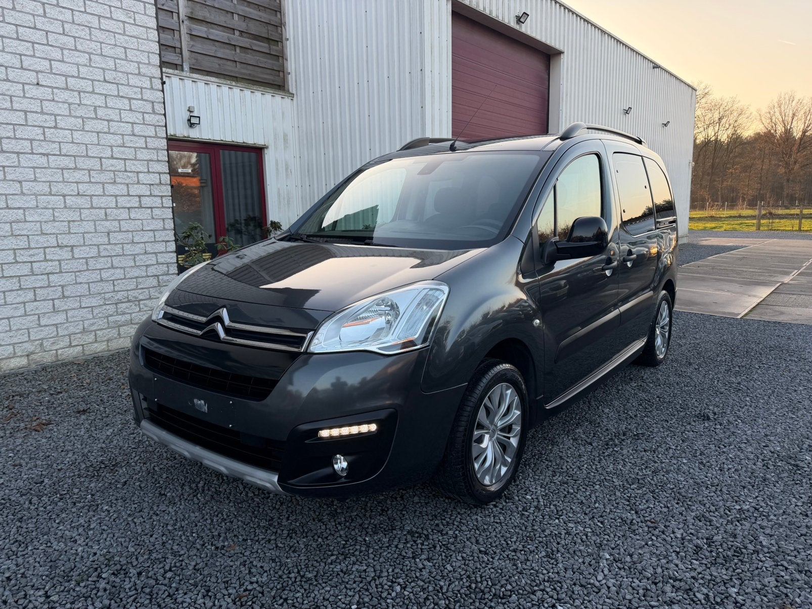 Citroen Berlingo Multispace 1.2i benzine 110 pk euro 6b 2016, Auto's, Dealer onderhouden, Monovolume, 5 deurs, 119 g/km