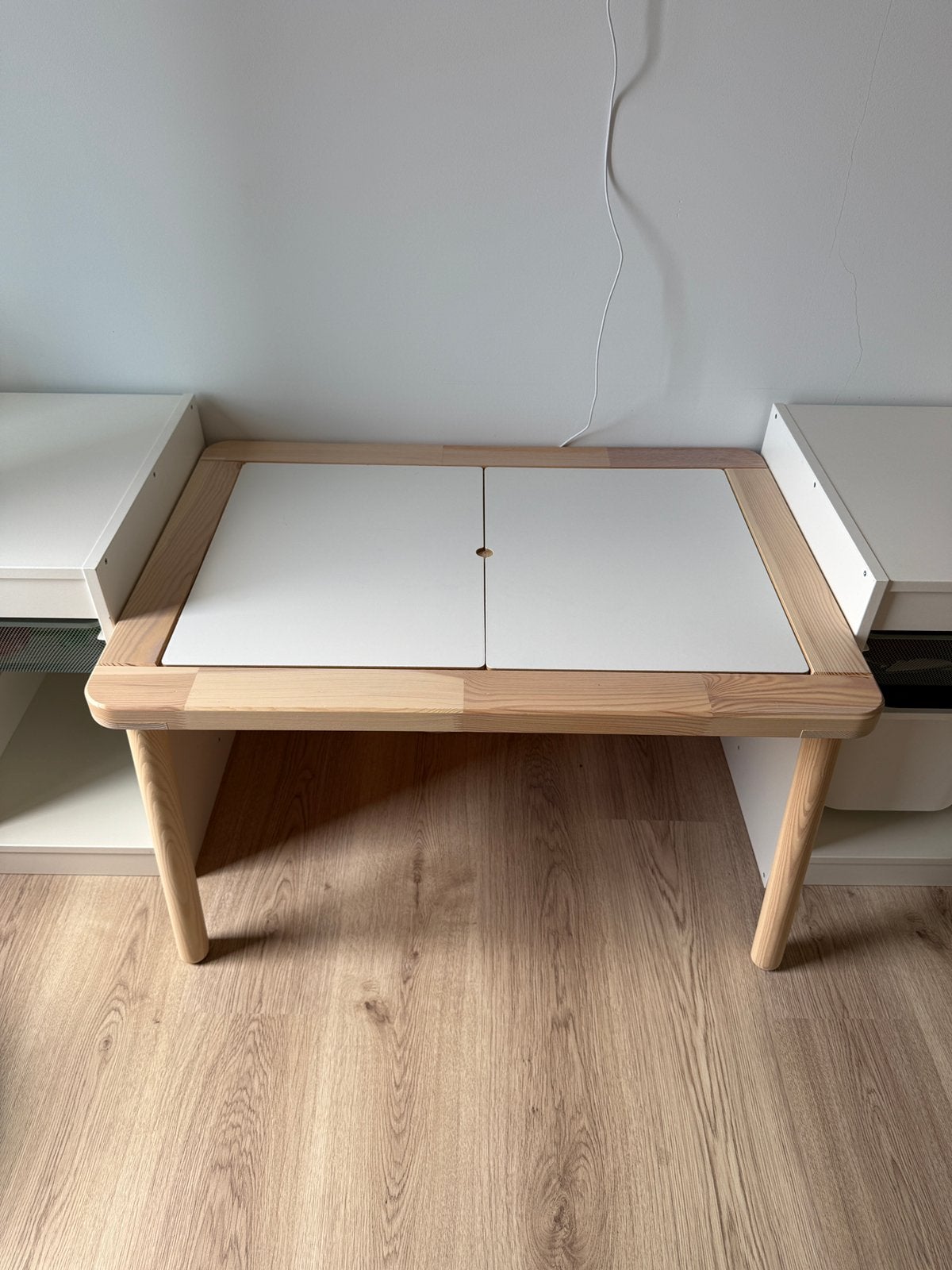 Knutseltafel - IKEA Flisat + 2 opbergbakken, Ophalen, Zo goed als nieuw