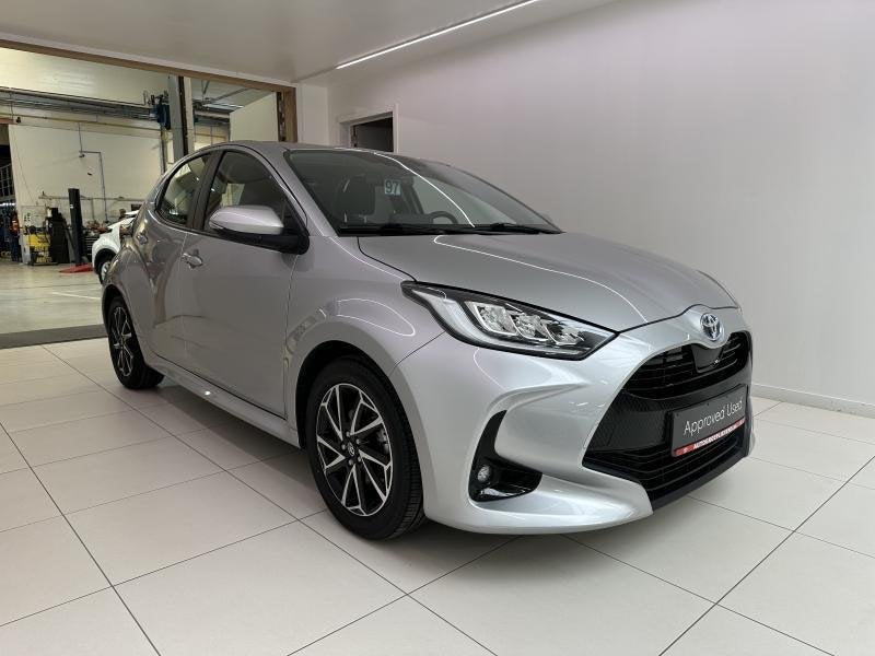 Toyota Yaris 1.5 HYB ICONIC, Euro 6, 116 pk, 1490 cc, Hybride Elektrisch/Benzine