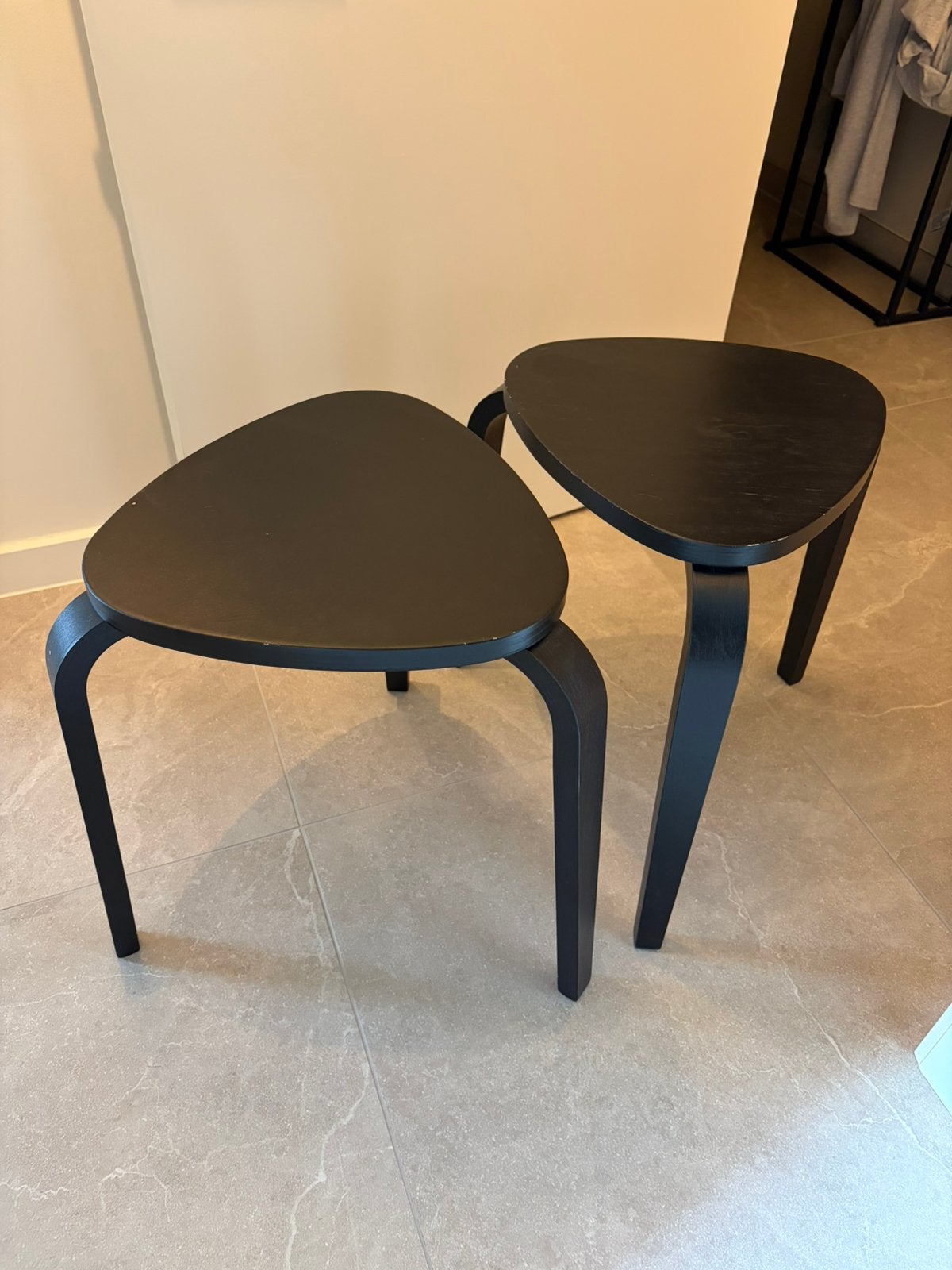 2 houten krukjes, Huis en Inrichting, Ophalen, Zo goed als nieuw, Overige vormen