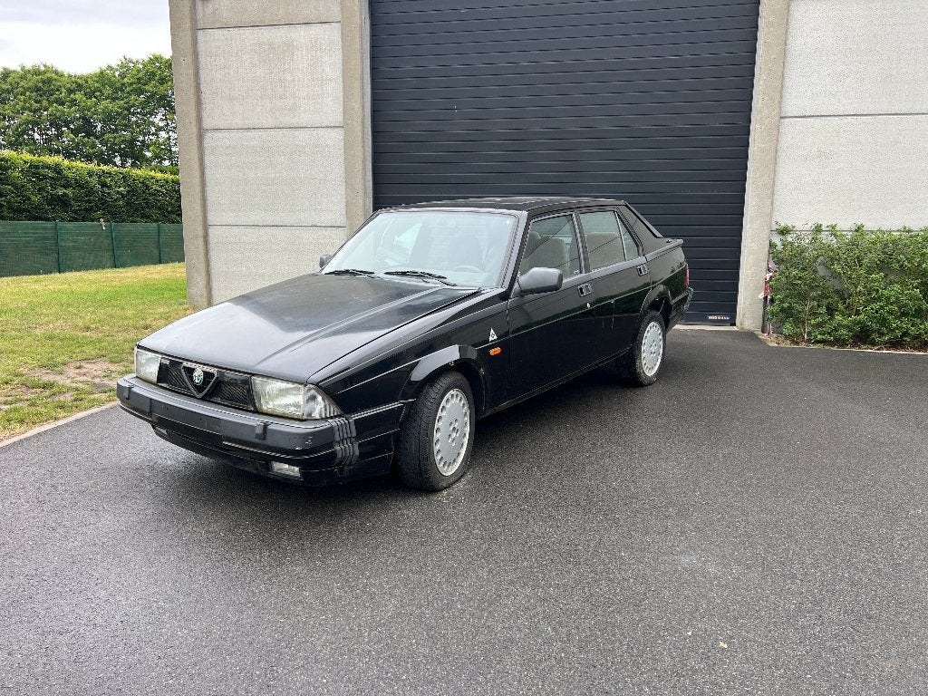 Alfa Romeo 75 3.0L Busso V6 | Projet amusant pour passionnés, Autos, Alfa Romeo, Achat, 4 portes, Boîte manuelle, 6 cylindres