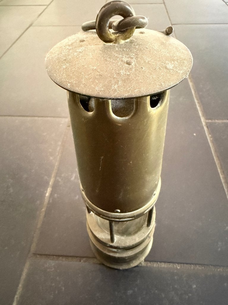 Koperen mijnlamp, Enlèvement