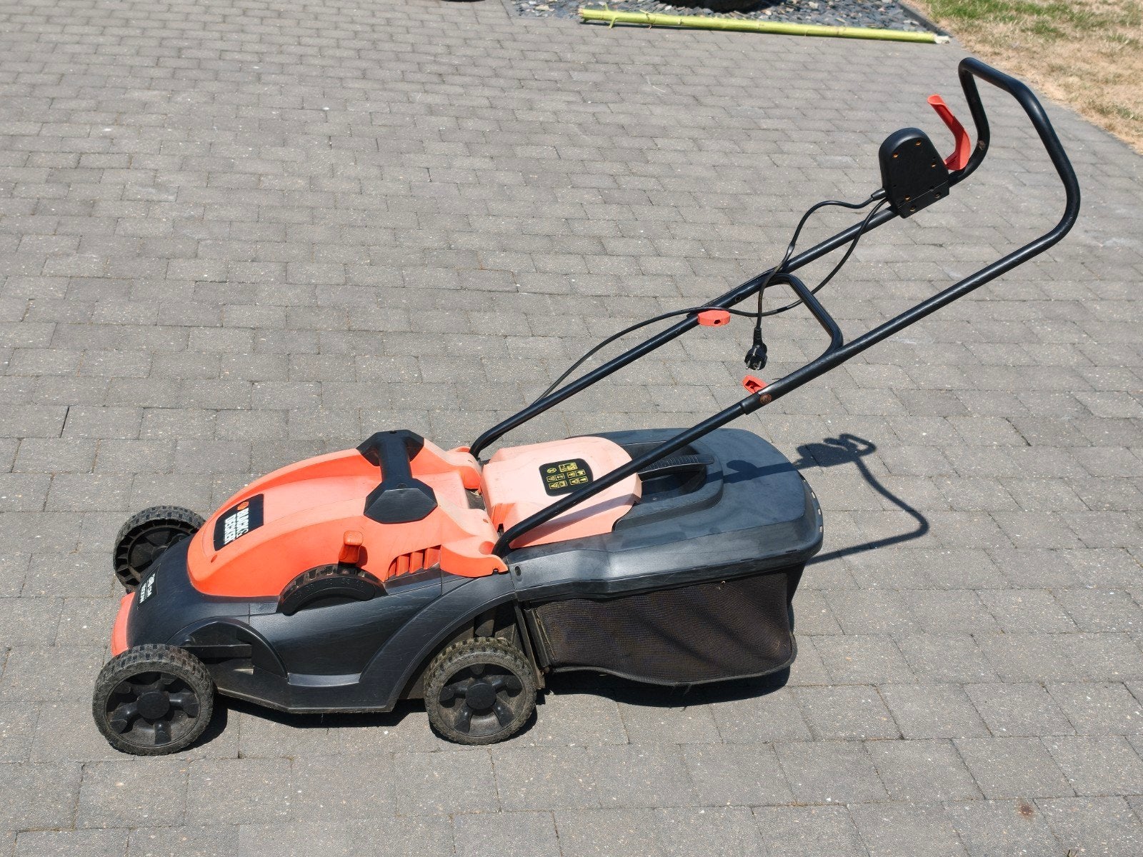 Grasmaaier Black & Decker 1600W, Ophalen, Cirkelmaaier, Gebruikt, Elektrische grasmaaier