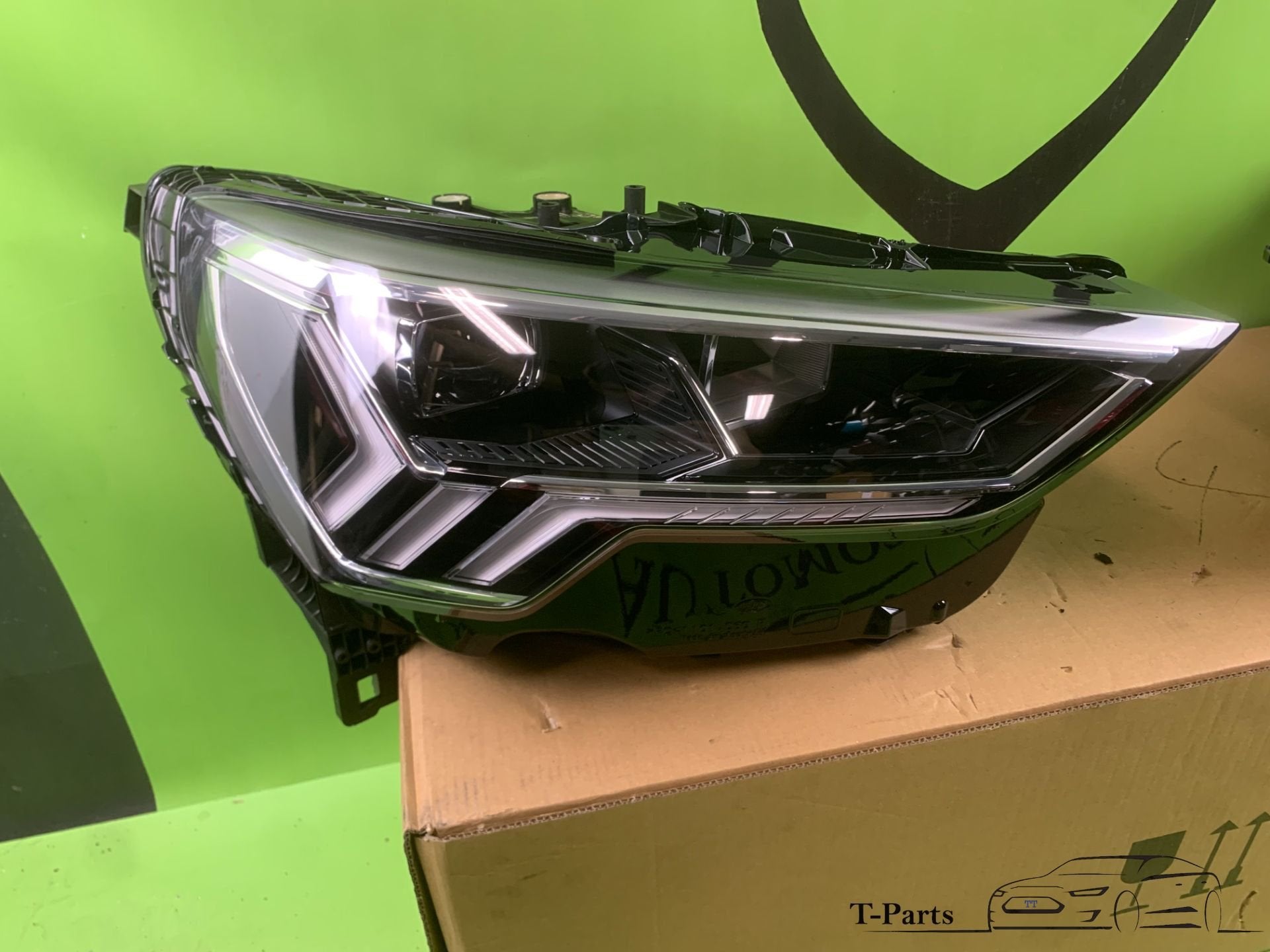 Audi Q3 83a phare Droit 83A941034 --NEW--, Neuf, Info@fabrikant.eu, Fabrikant BV, Fabrikantstraat 1
1000 AA  Amsterdam, NL