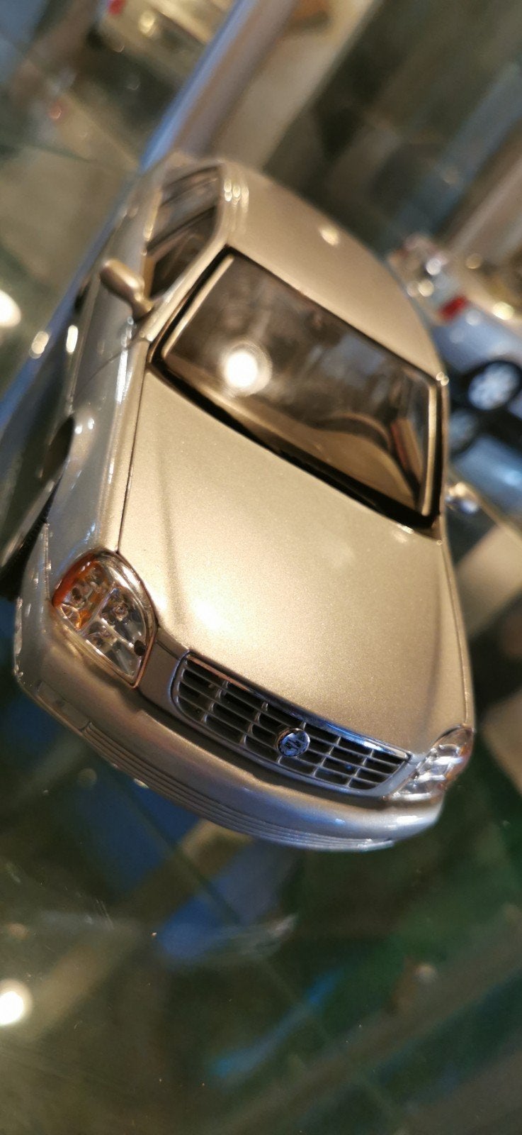 Maisto 2000 Deville 1/18, Hobby en Vrije tijd, Modelauto's | 1:18, Ophalen, Maisto