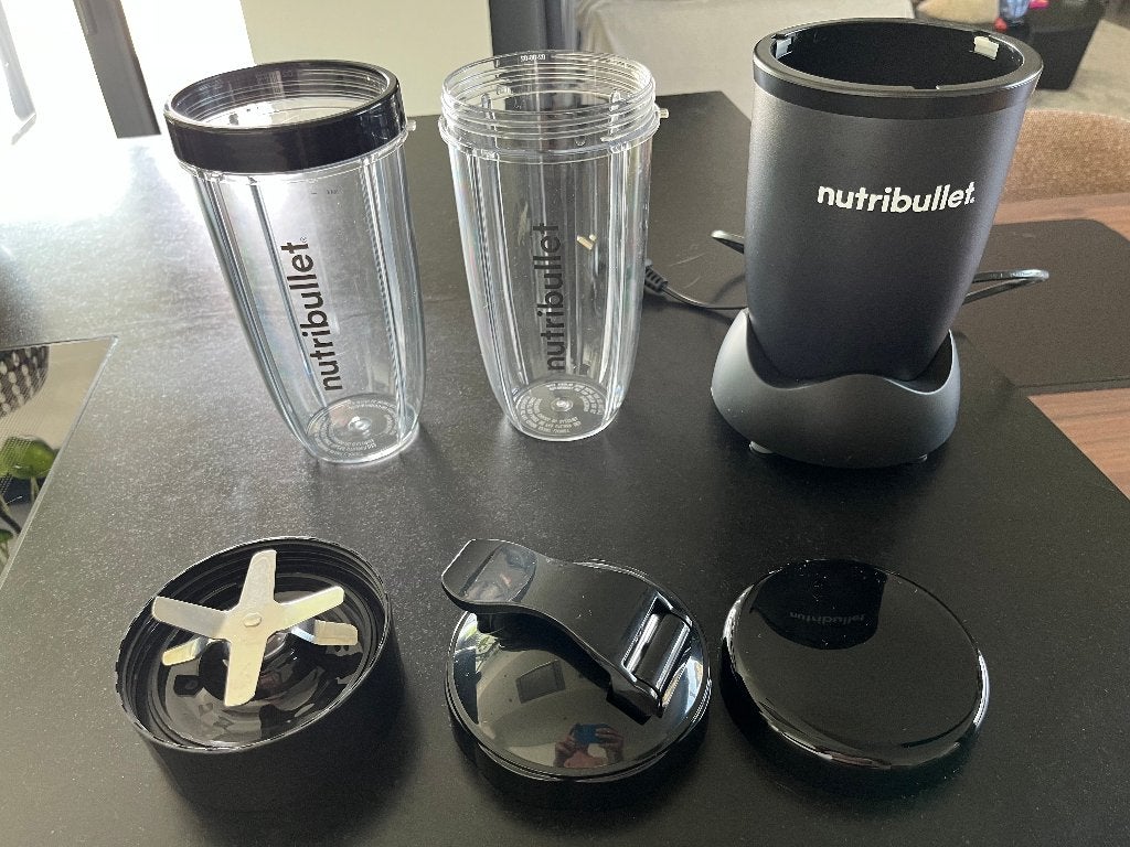 Nutribullet 900W + 2 bekers 900ml, Electroménager, Mélangeurs de cuisine, Moins de 1 litre, Enlèvement ou Envoi, Comme neuf
