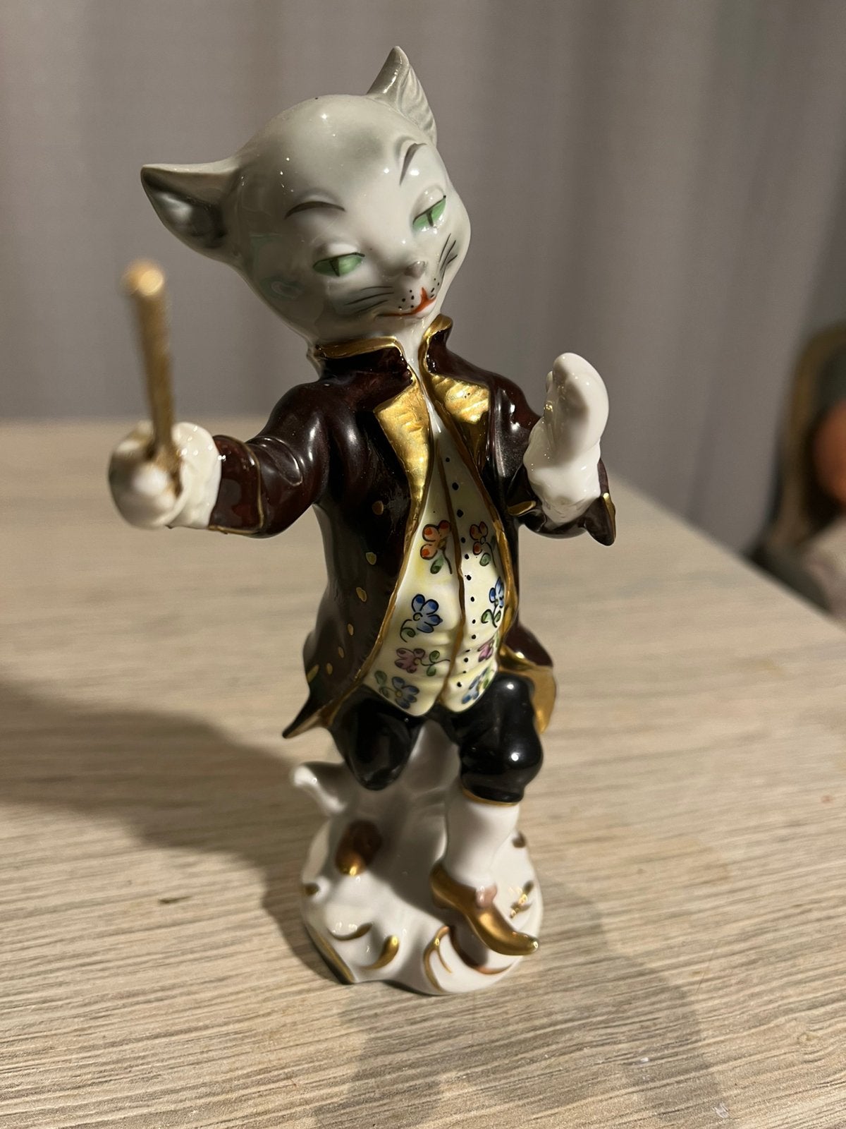 Beeld kat dirigent, Ophalen