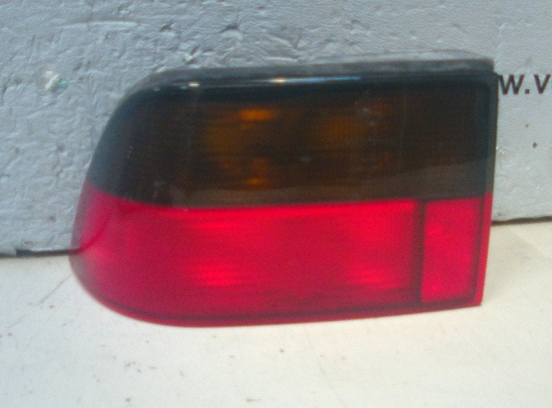 FEU ARRIÈRE GAUCHE Saab 9000 CS (01-1984/12-1998), Saab-de-info@saabgroup.com, Marienbergstraße  96
90411  Nürnberg, DE, Utilisé