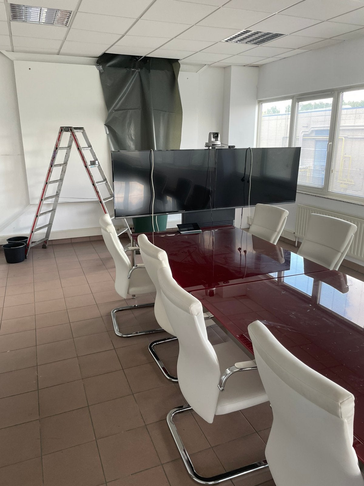 Materiel de bureau, Enlèvement