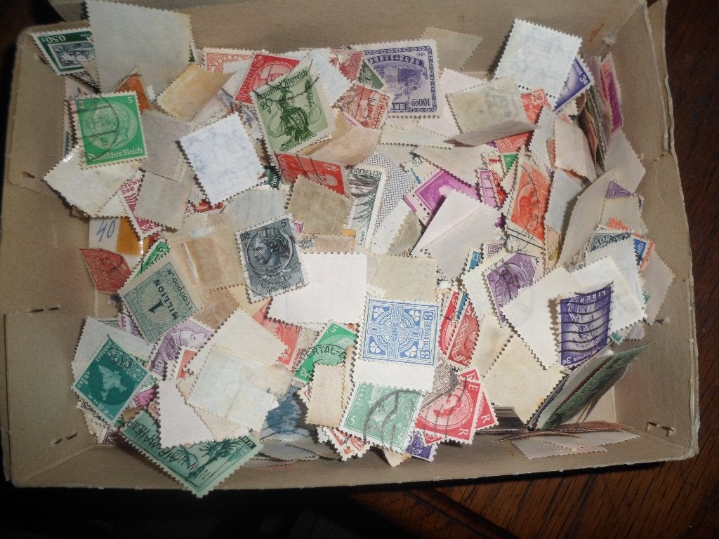 lot monde de plusieurs milliers de timbres de petit format, Envoi