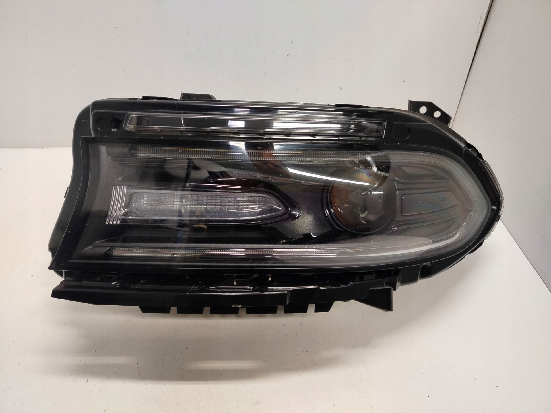 Liens Koplamp pour Dodge Charger 68410313ad, Taurusavenue 1
2132 LS  Hoofddorp, NL, Stellantis N.V., Info@stellantis.com, Utilisé