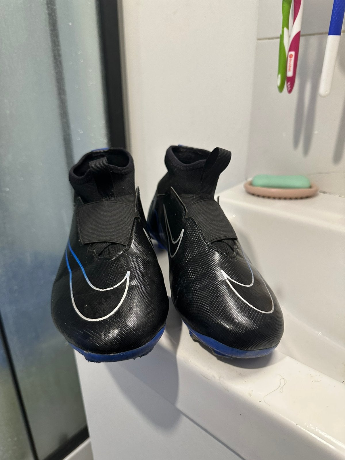 Nike voetbal schoenen, Kinderen en Baby's, Kinderkleding | Schoenen en Sokken, Sportschoenen, Ophalen of Verzenden, Zo goed als nieuw