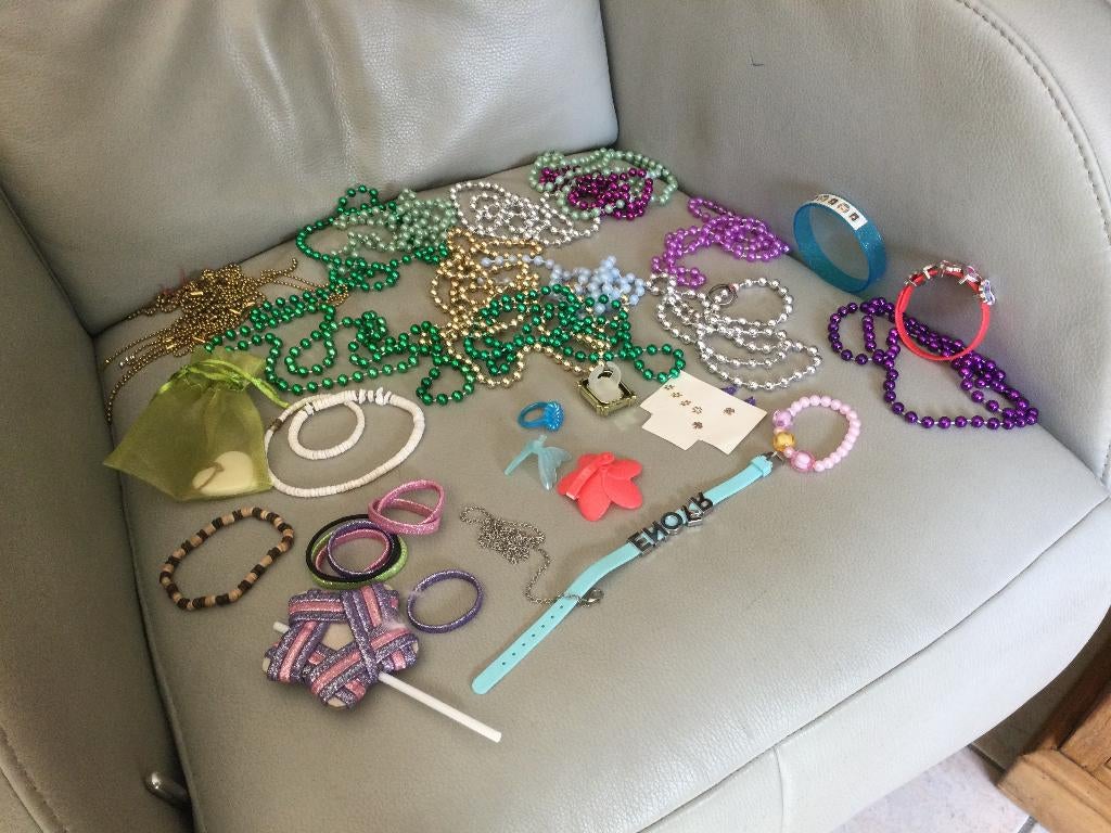 LOT:BIJOUX DE FANTAISIE-ACCESSOIRES POUR CHEVEUX, Enlèvement ou Envoi