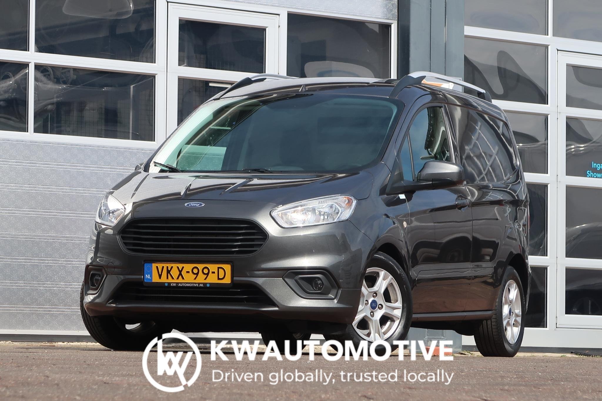 Ford Transit Courier 1.0 Limited EcoBoost S&S CAMERA/ NAVI/, Auto's, Voorwielaandrijving, 1228 kg, Stof, Gebruikt