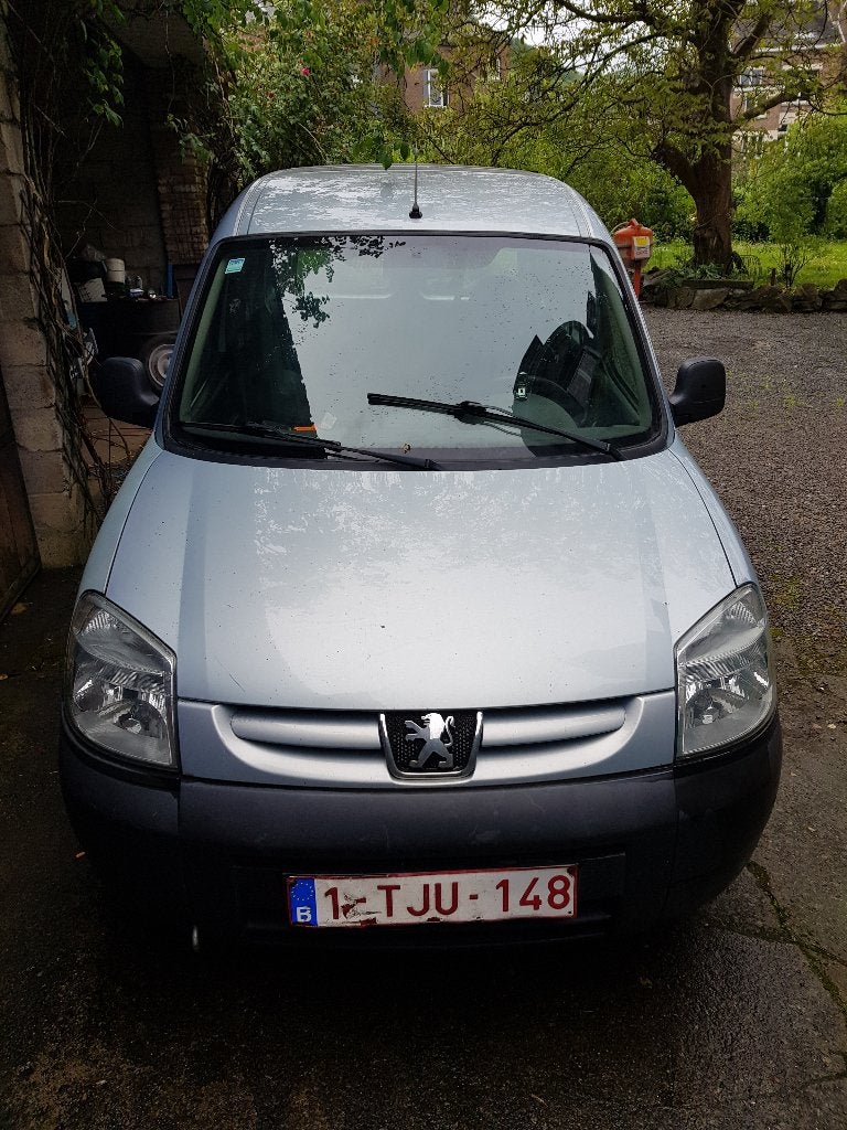 a vendre peugeot partner 1900 d, Auto's, Voorwielaandrijving, Stof, 4 cilinders, Diesel