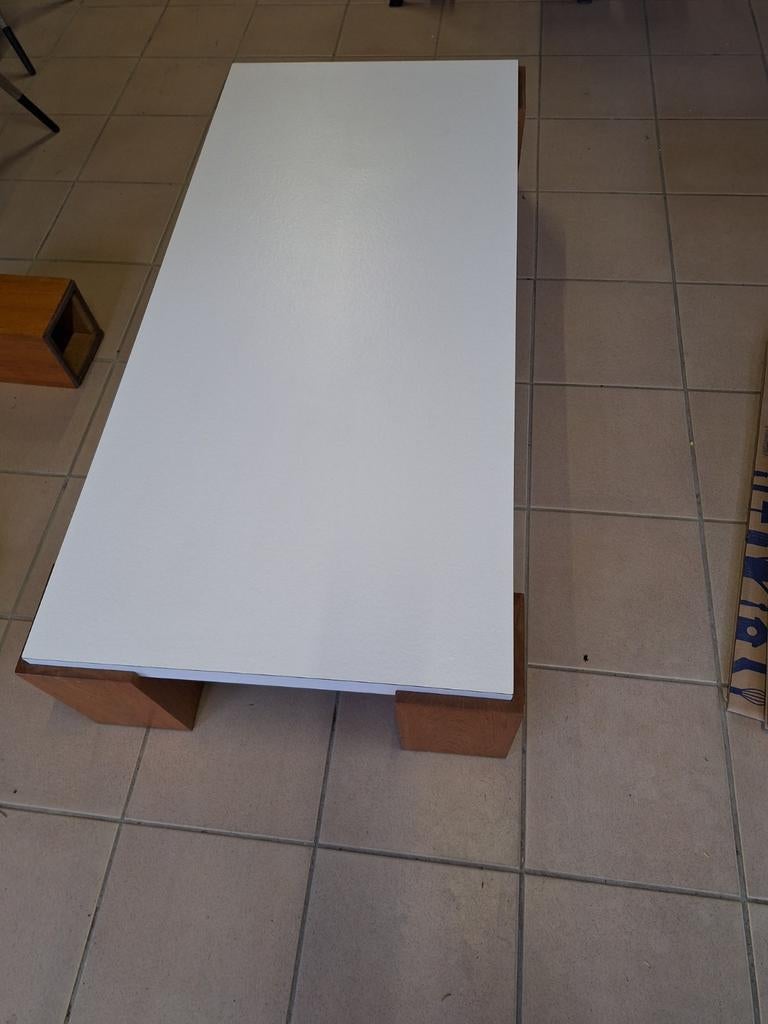 Table basse blanche avec structure en bois, 100 à 150 cm, Moins de 50 cm, Comme neuf, Enlèvement