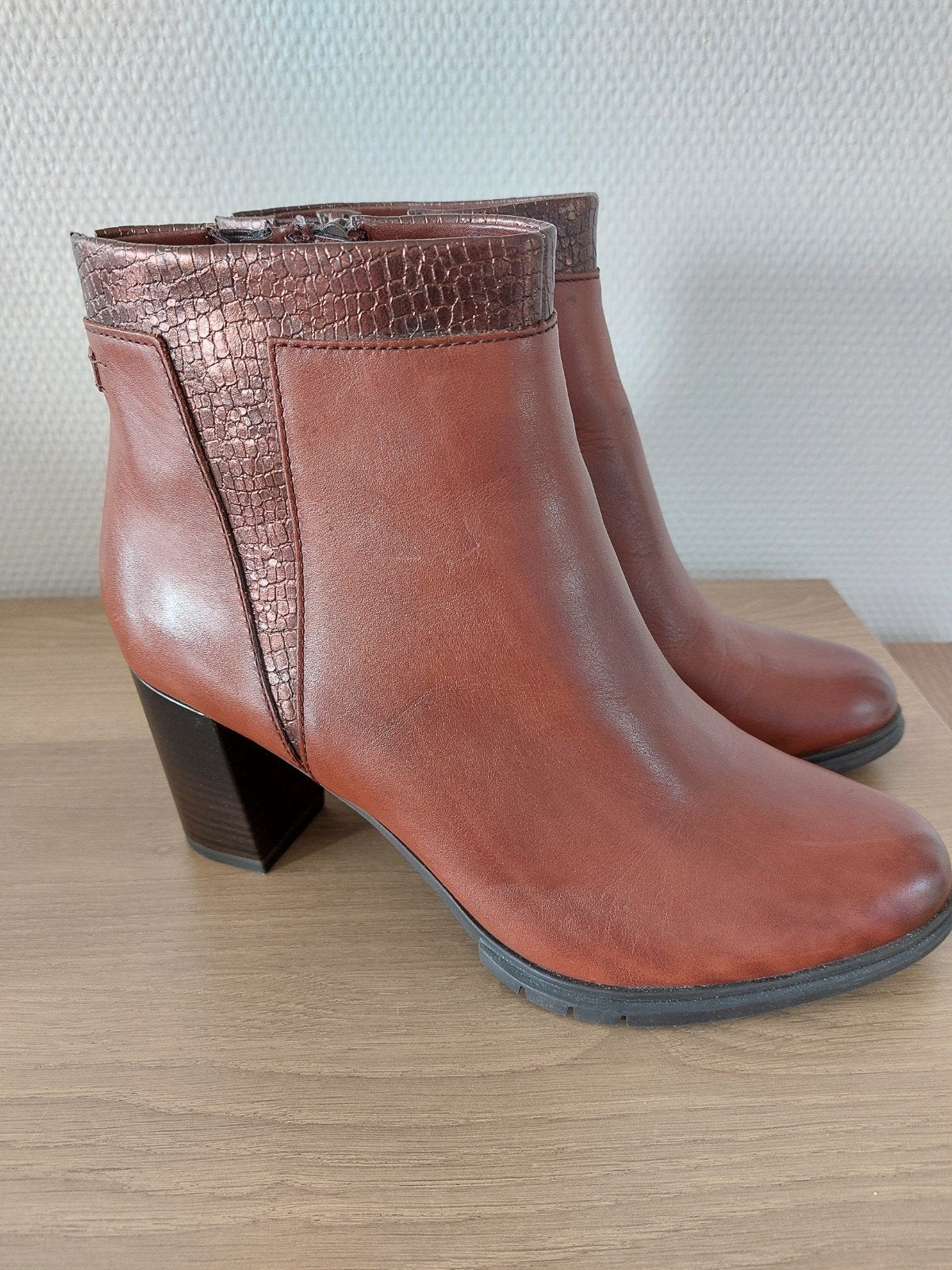 Bottines neuves, Enlèvement