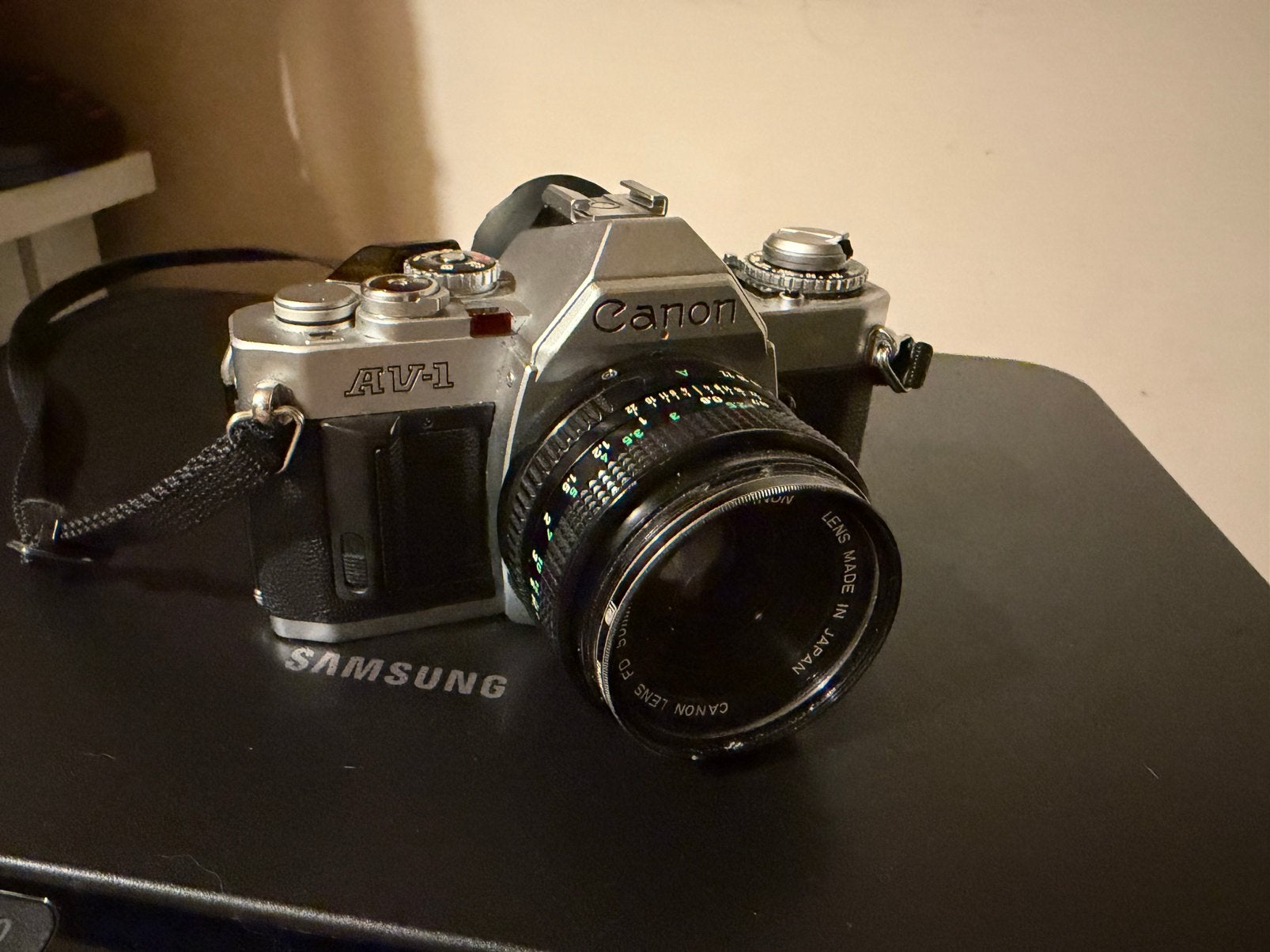 Analoge spiegelreflexcamera van canon model AV 1, Ophalen, Zo goed als nieuw, Canon