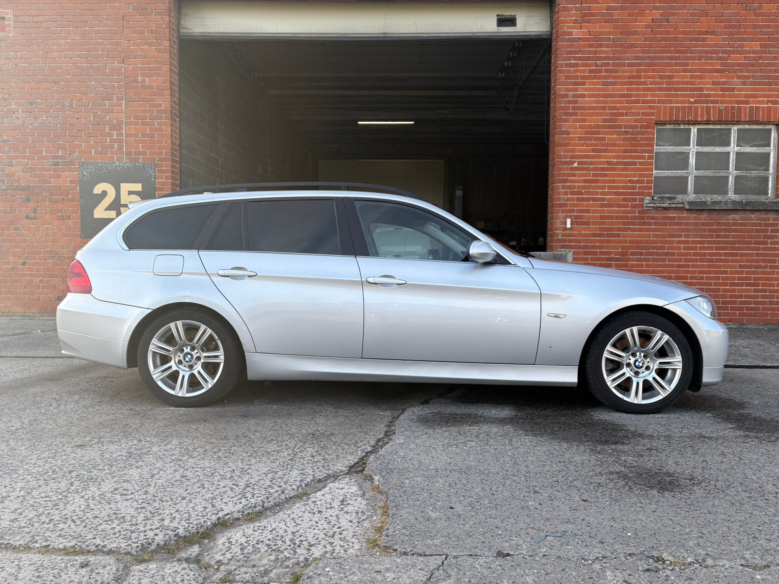 Bmw 325 d Autom M57!!!, Automaat, Achterwielaandrijving, 1800 kg, Zwart