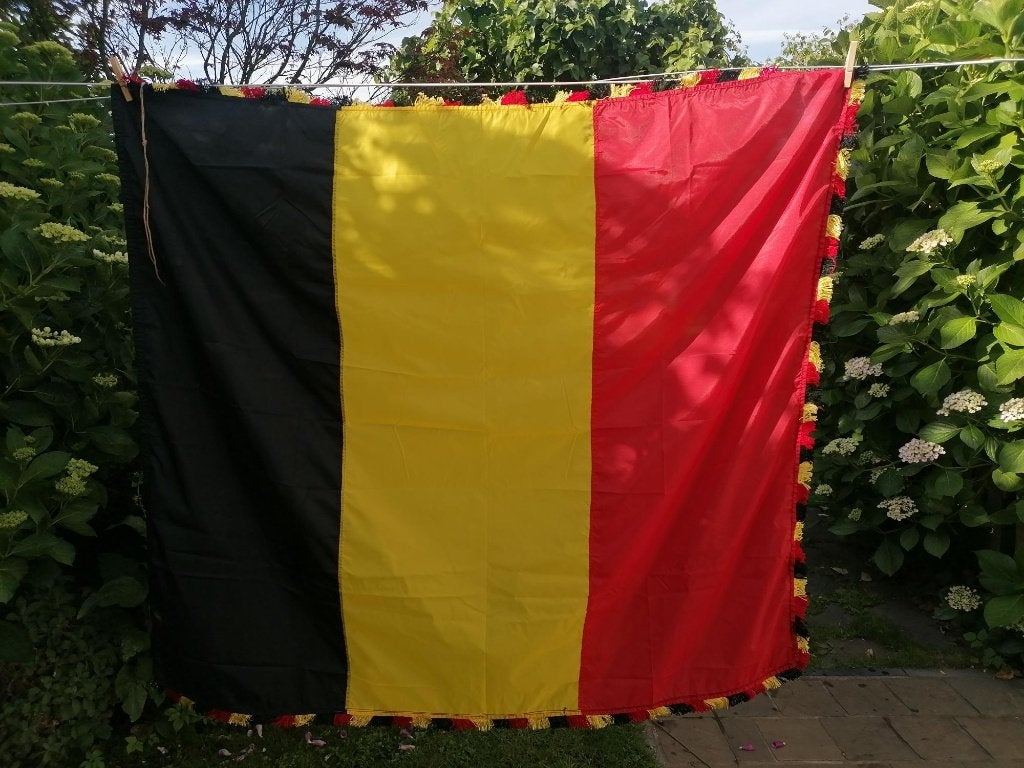 Belgische vlag met franjes, Divers, Drapeaux & Banderoles, Enlèvement ou Envoi, Comme neuf