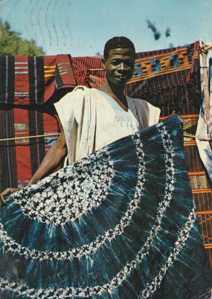 FOLKLORE -  Stoffenhandelaar in Nigeria  + Mooie zegels !, Collections, Cartes postales | Thème, Envoi, 1960 à 1980, Affranchie