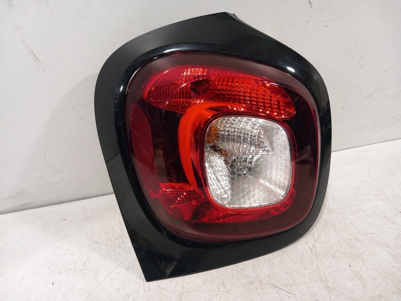 Achterlicht links buiten Smart Forfour, Autos : Pièces & Accessoires, Onderdelen@venauto.nl, Van der Ven Autorecycling B.V., Ettenseweg 76, 4706 PB Roosendaal, The Netherlands