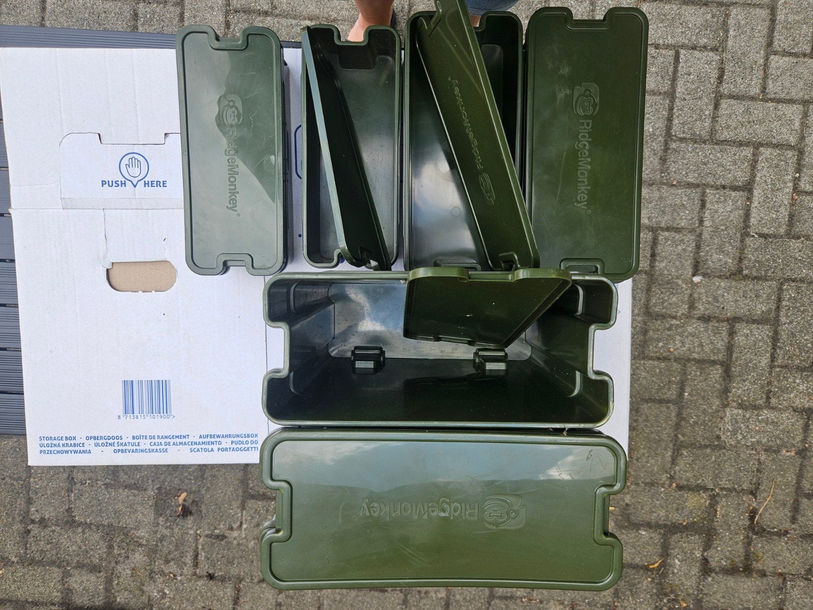 RidgeMonkey trays, Ophalen