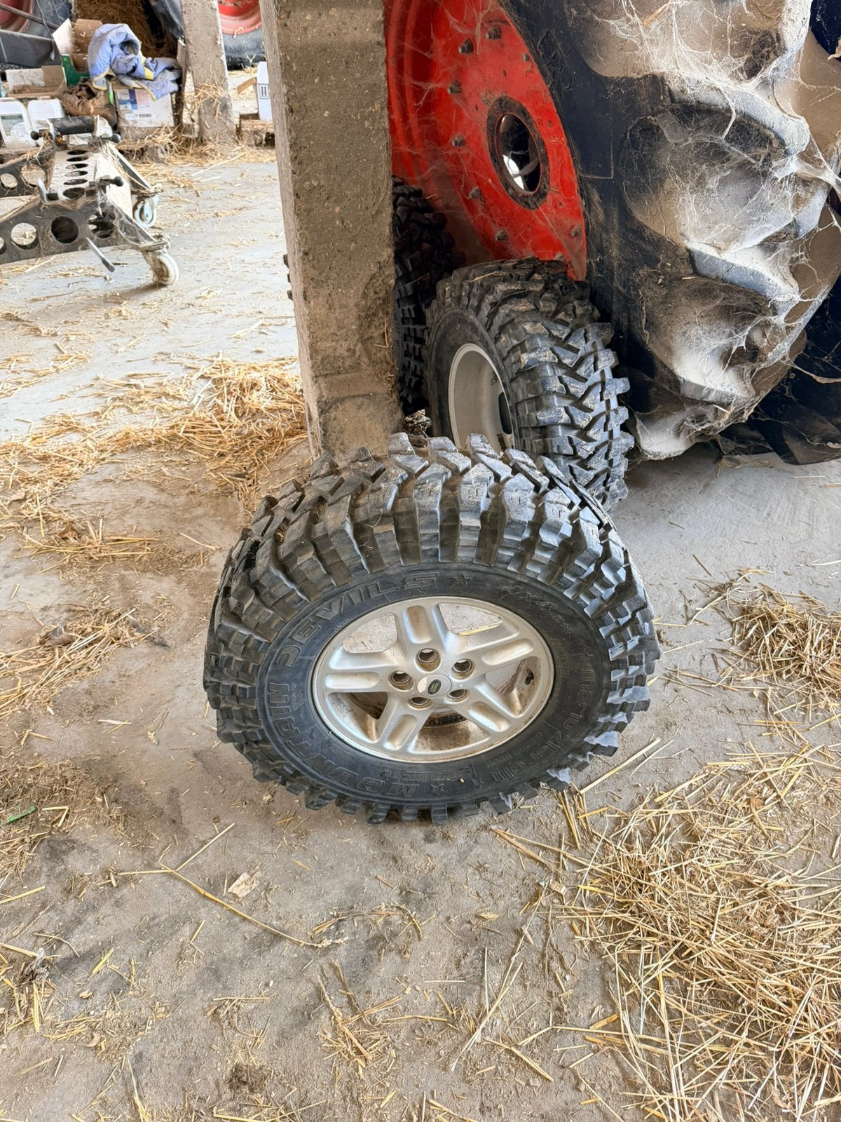 Mud banden 235/85r16 5x120, Autos : Pièces & Accessoires, 16 pouces, Autre, Pneu(s), Enlèvement