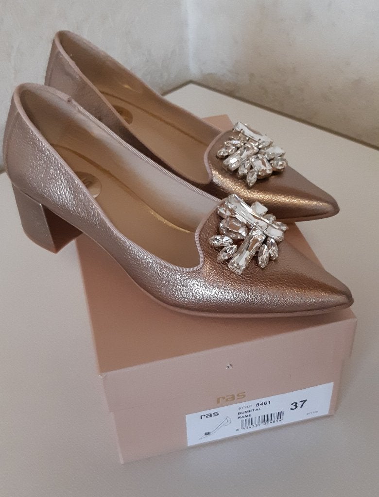 schoenen RAS maat 37 NIEUW, Kleding | Dames, Ophalen of Verzenden, Nieuw, Pumps