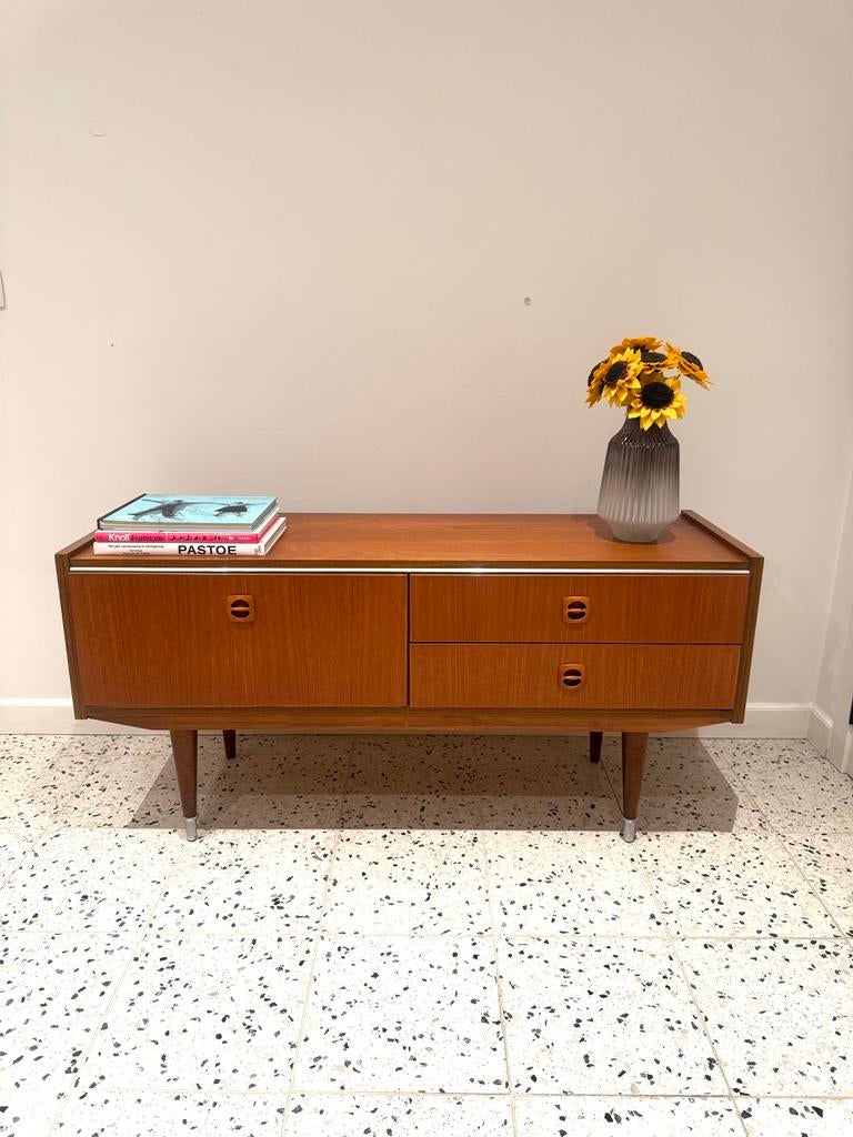 Vintage dressoir / kast / lowboard, Huis en Inrichting, Kasten | Dressoirs, Ophalen, 100 tot 150 cm, Teakhout, Zo goed als nieuw