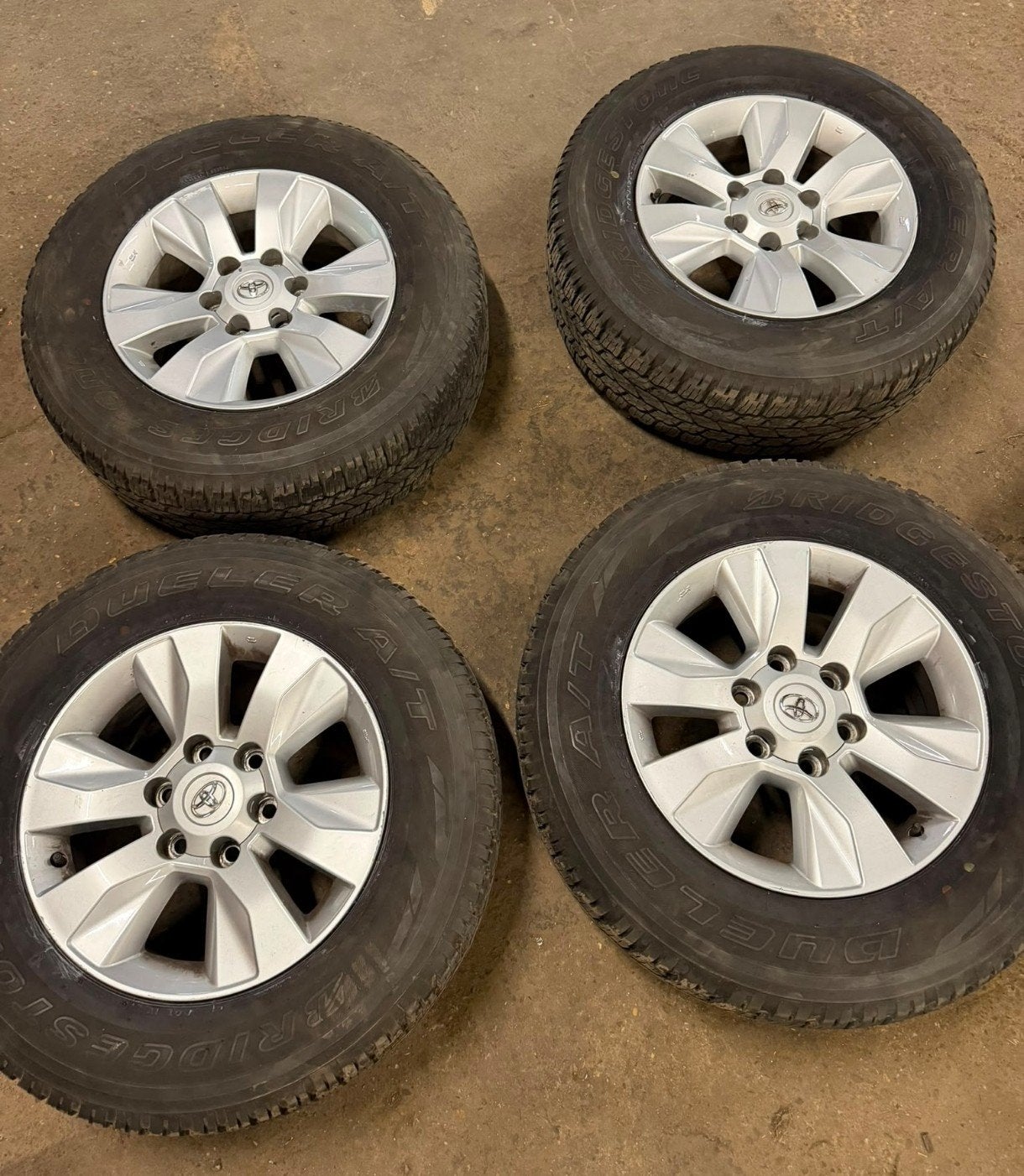 jantes Toyota hillux + pneus Bridgestone 265/65 R 17, Autos : Pièces & Accessoires, Enlèvement, Pneu(s)
