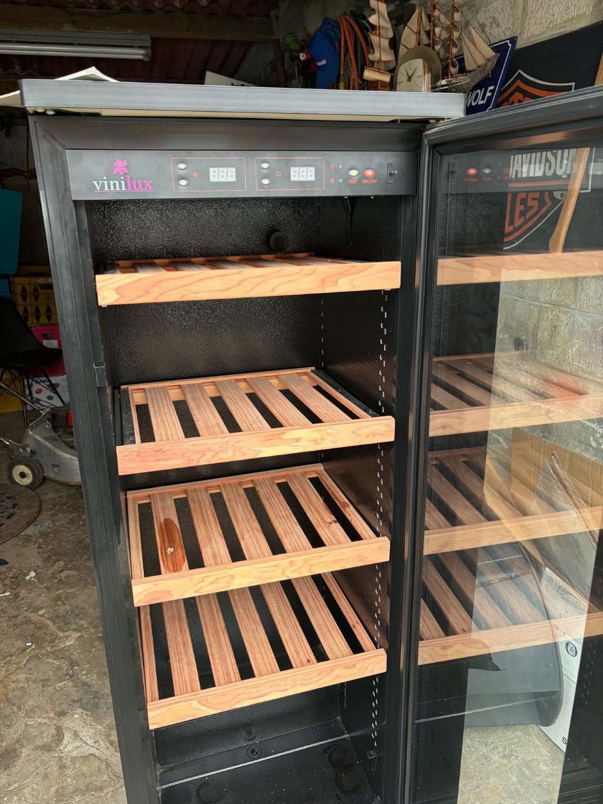 Cave à vins Vinilux, Enlèvement