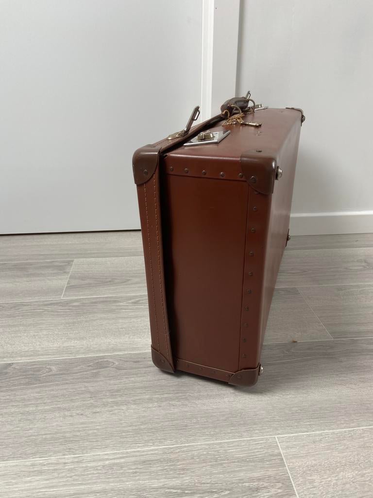 Valise vintage avec coins renforcés et poignée en cuir, Enlèvement