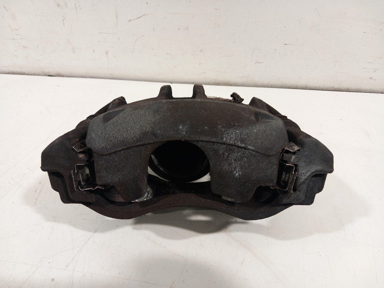 Remklauw links voor Peugeot 208, Onderdelen@venauto.nl, Van der Ven Autorecycling B.V., Ettenseweg 76, 4706 PB Roosendaal, The Netherlands