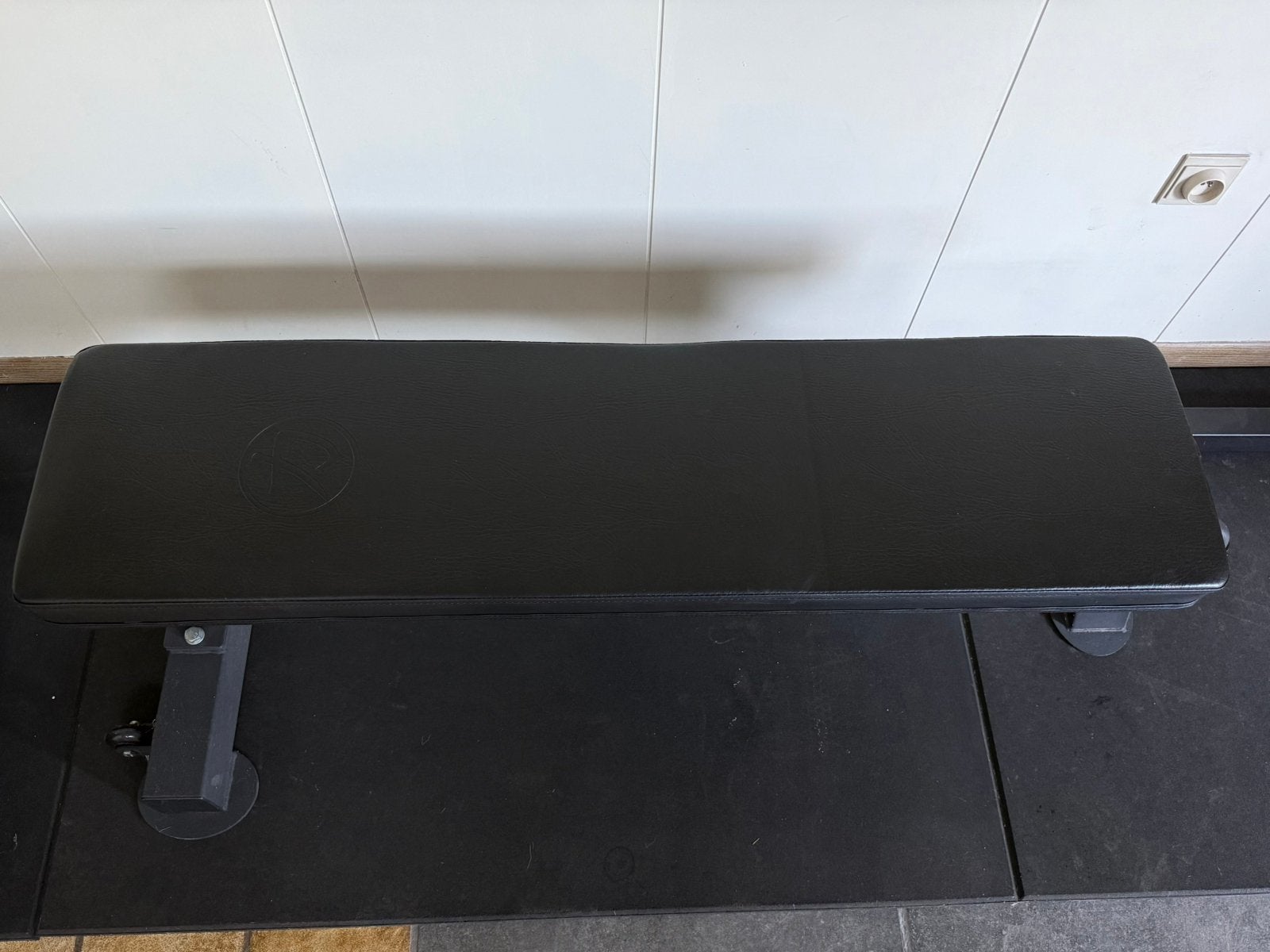Strength Shop Riot flat bench, Sport en Fitness, Ophalen, Zo goed als nieuw