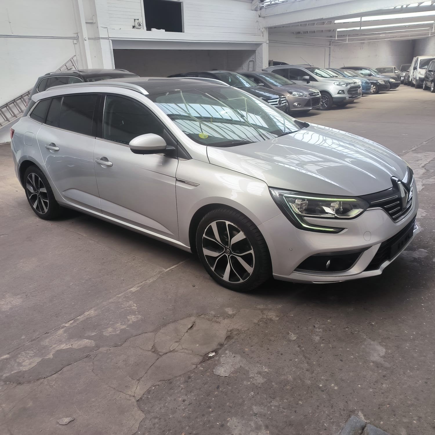 Renault Mégane 1.5d 2020 avec 110 000 km en édition automati, Argent ou Gris, Achat, Euro 6, 5 portes