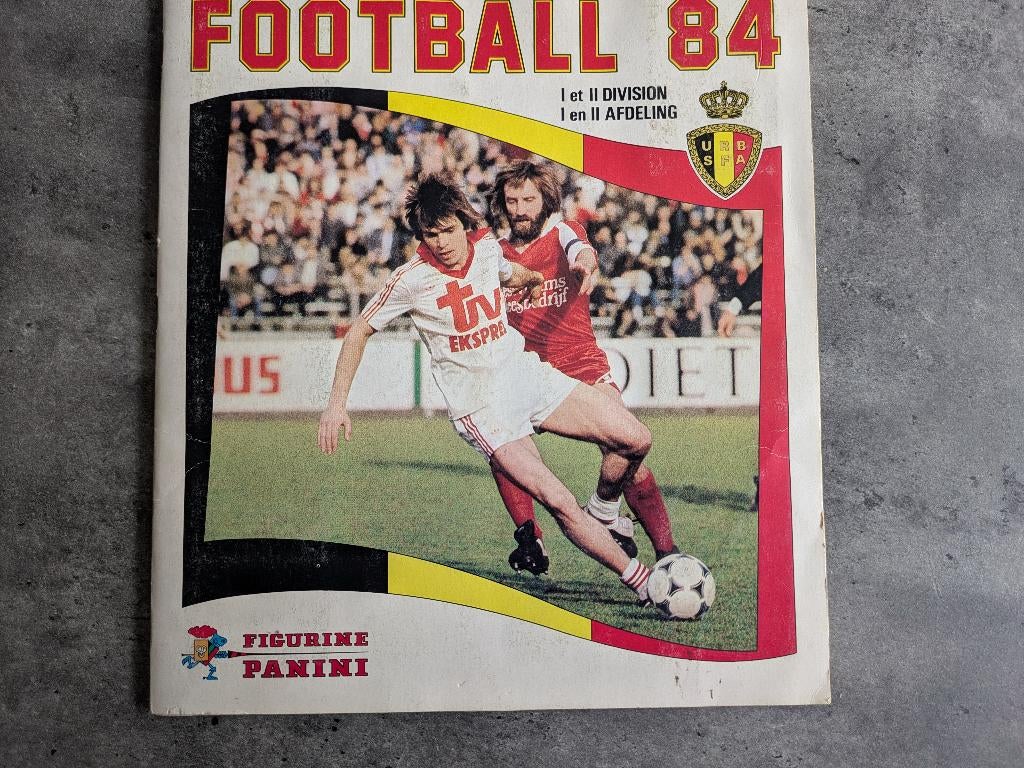 ALBUM D'AUTOCOLLANTS FOOTBALL 84 ANNO 1984 COMPLET, Enlèvement ou Envoi, Comme neuf, Autocollant