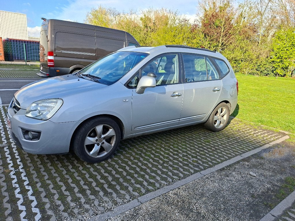 KIA CARENS 7 ZITPLATSEN AIRCO KLAAR VOOR INSCGRIJVING, Auto's, Monovolume, Zwart, 7 zetels, Leder